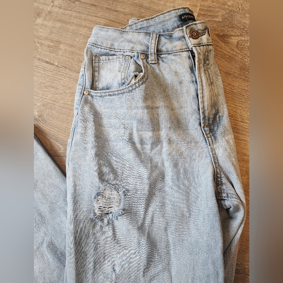 Light Jean - Picture 2 of 4